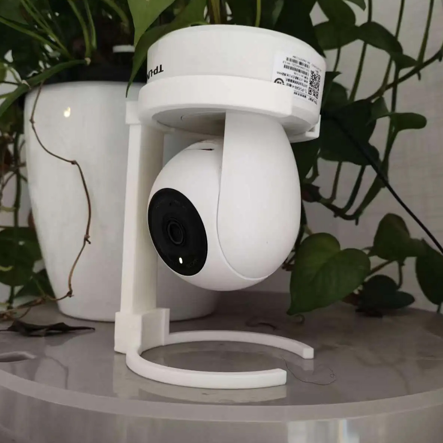 حامل كاميرا قابل للتركيب على ا - مراجعة Home Security Tp Link وسعره