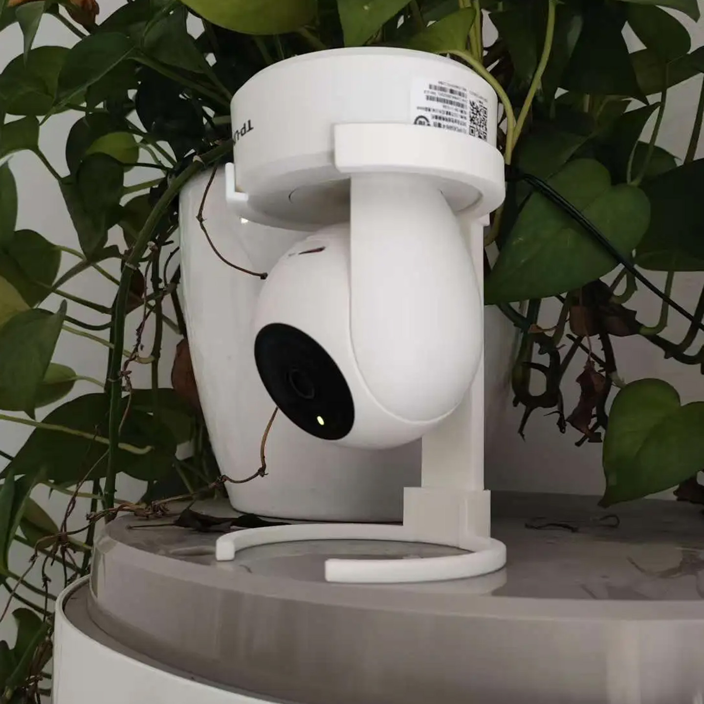 حامل كاميرا قابل للتركيب على ا - مراجعة Home Security Tp Link وسعره